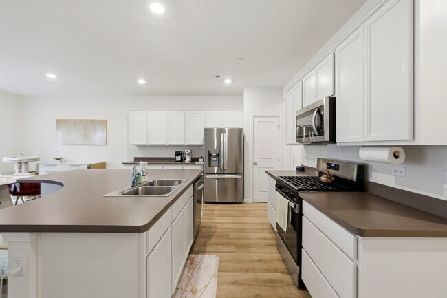 Foto del edificio - 5920 Hawkweed Dr
