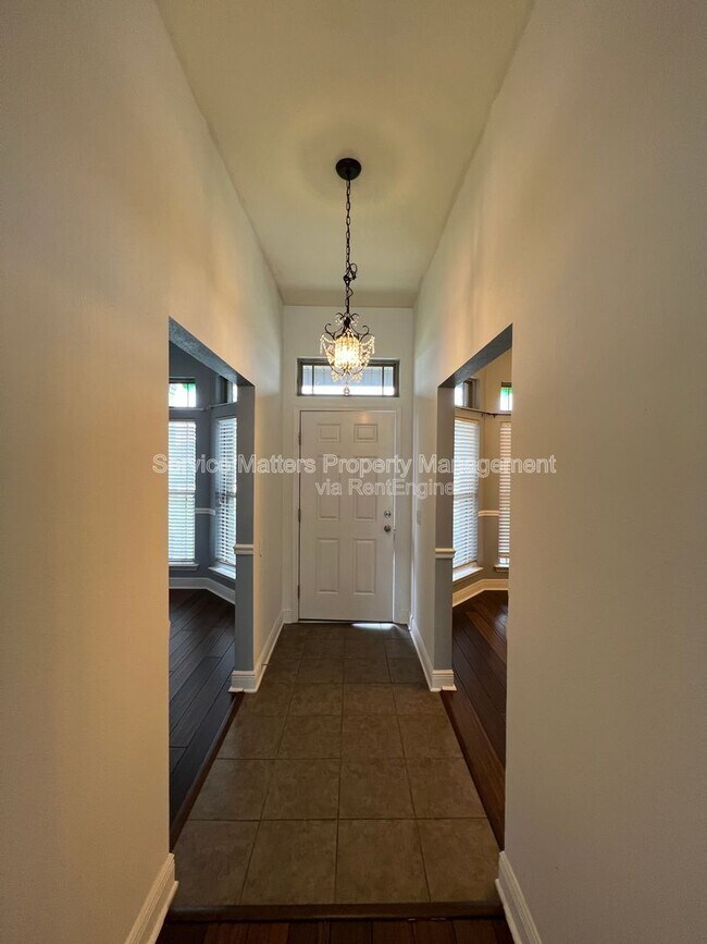 Foto del edificio - 6175 Chester Dr