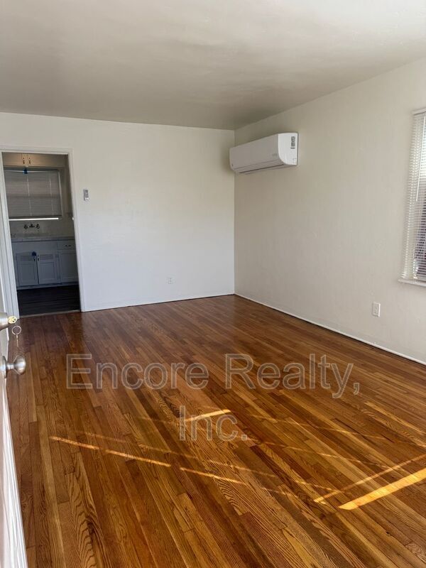 Foto del edificio - 5008 Muir Ave