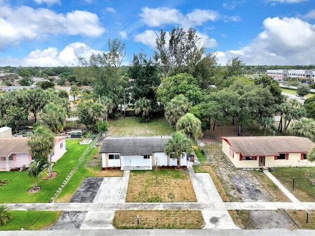 Foto del edificio - 364 NW 4th Ct