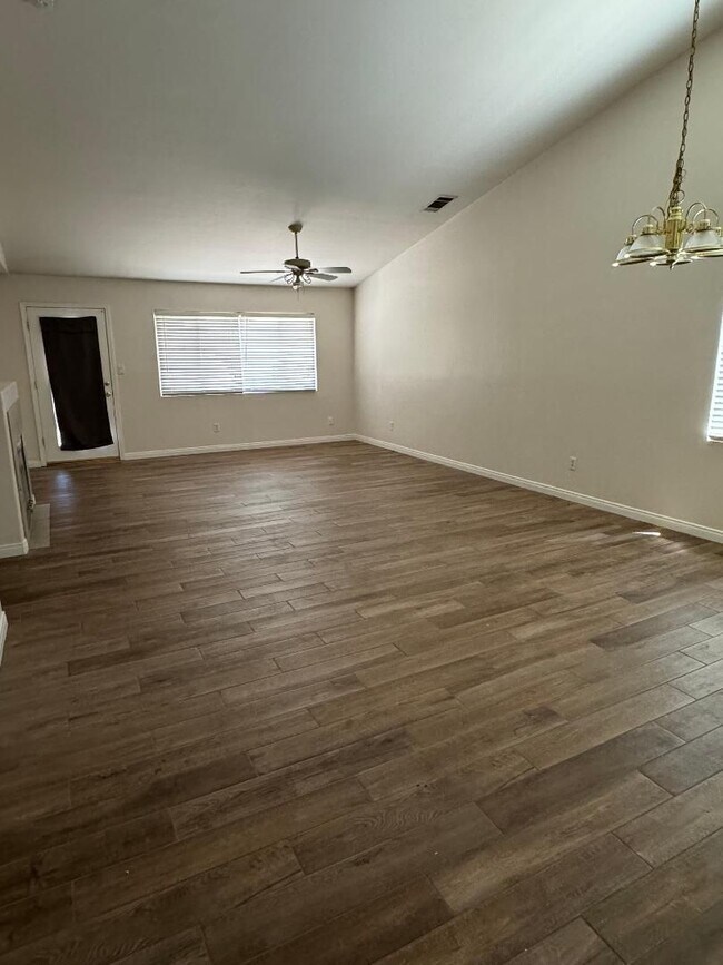 Foto del edificio - 8510 Eagles Landing Dr