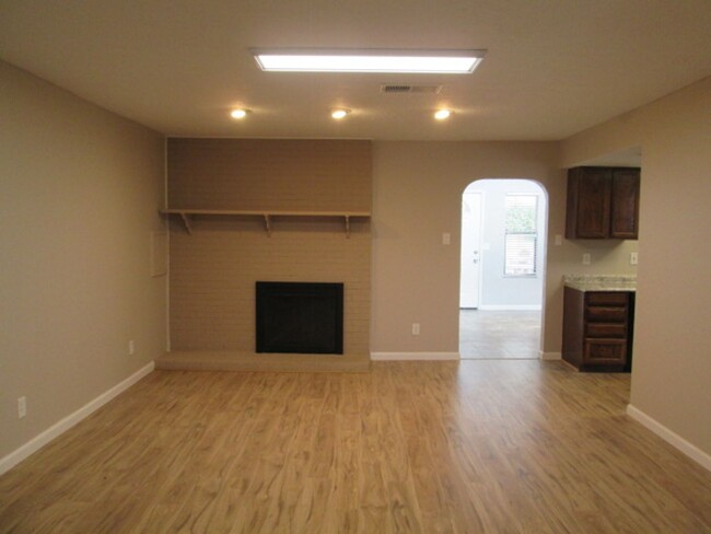 Building Photo - Four Beds in the Foothills