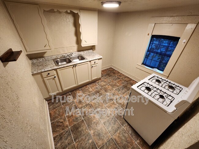 Foto del edificio - 700 W 16th St