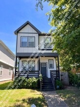 Building Photo - 1736 16th Ave N