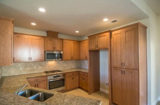 Foto del edificio - Newer Home - Great Location!