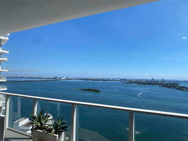 Building Photo - 2020 N Bayshore Dr