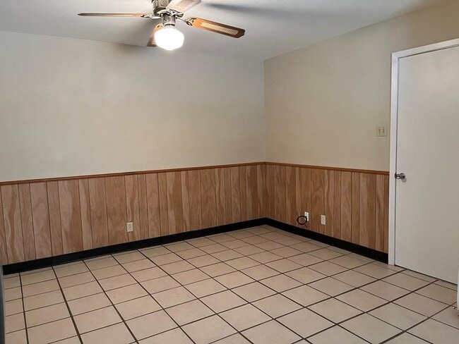 Building Photo - 612 Bluebonnet Dr