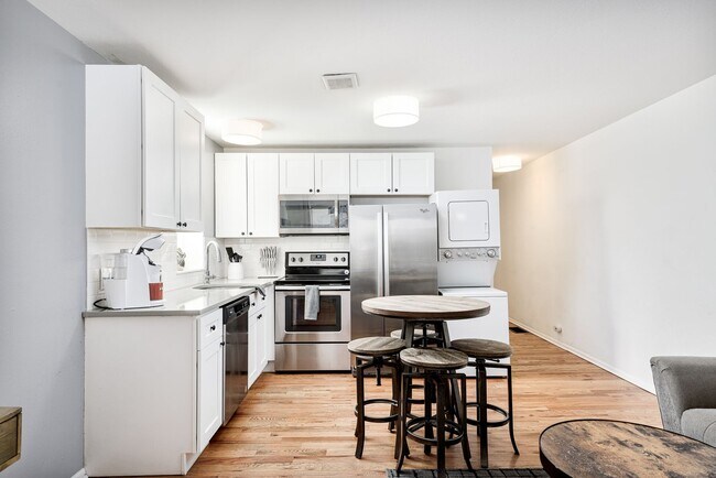 Foto del edificio - Beautiful 2 Bed 1 Bath Home in a Great Loc...