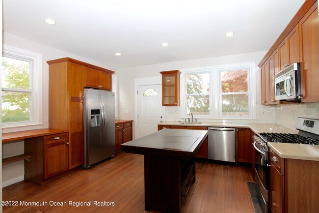 Building Photo - 198 E Bergen Pl
