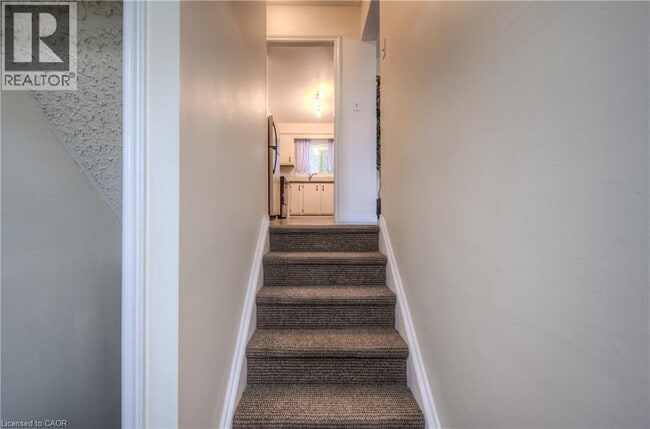 Building Photo - 206 Green Valley Dr