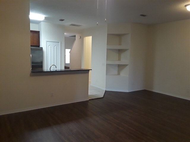 Building Photo - 9333 Stone River Place
