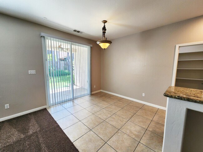 Building Photo - 5104 Villa Bella Ln