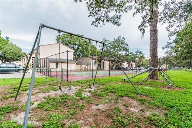 Foto del edificio - 7503 Pitch Pine Cir