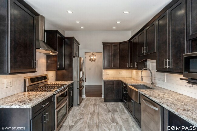 Building Photo - 1263 N Streamwood Ln