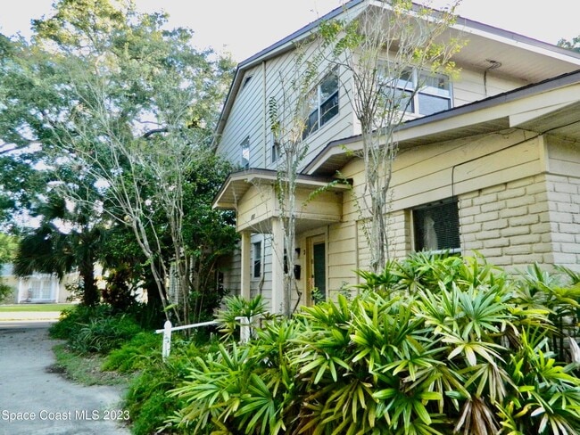 Building Photo - 803 Rockledge Dr