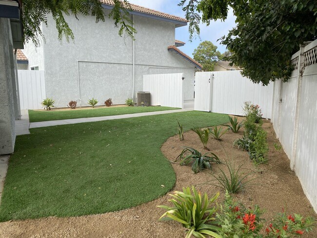 Building Photo - 2585 Warbler Ave