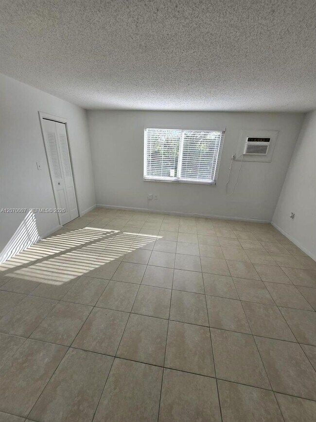 Foto del edificio - 6980 NW 186th St