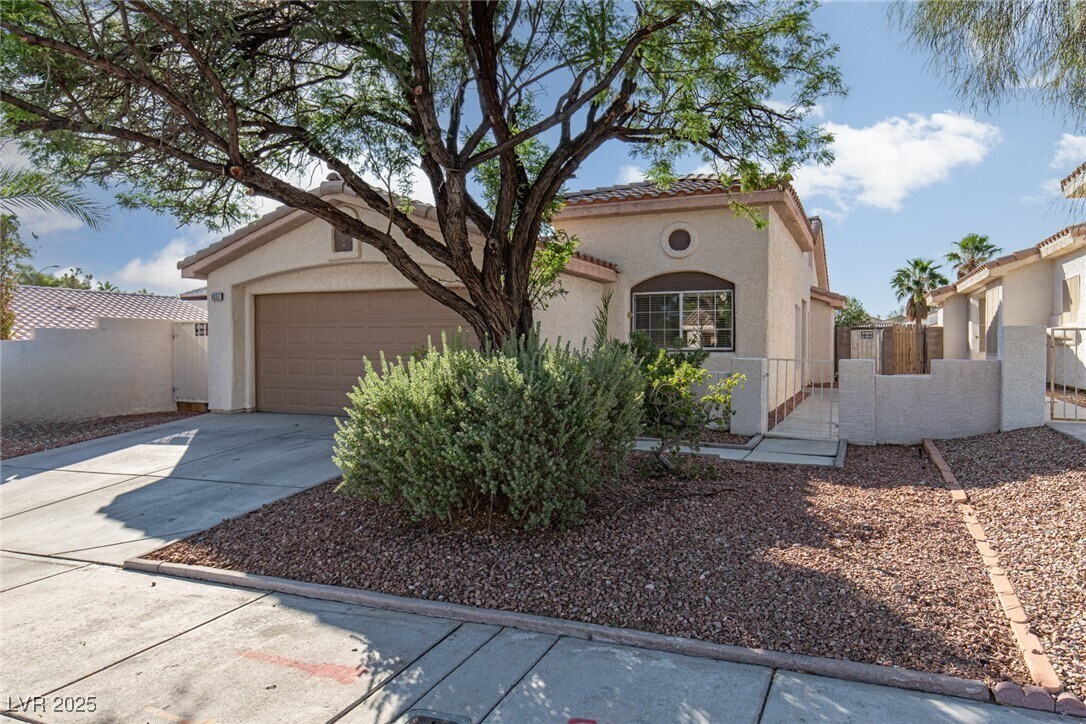 Foto principal - 8057 Broken Spur Ln