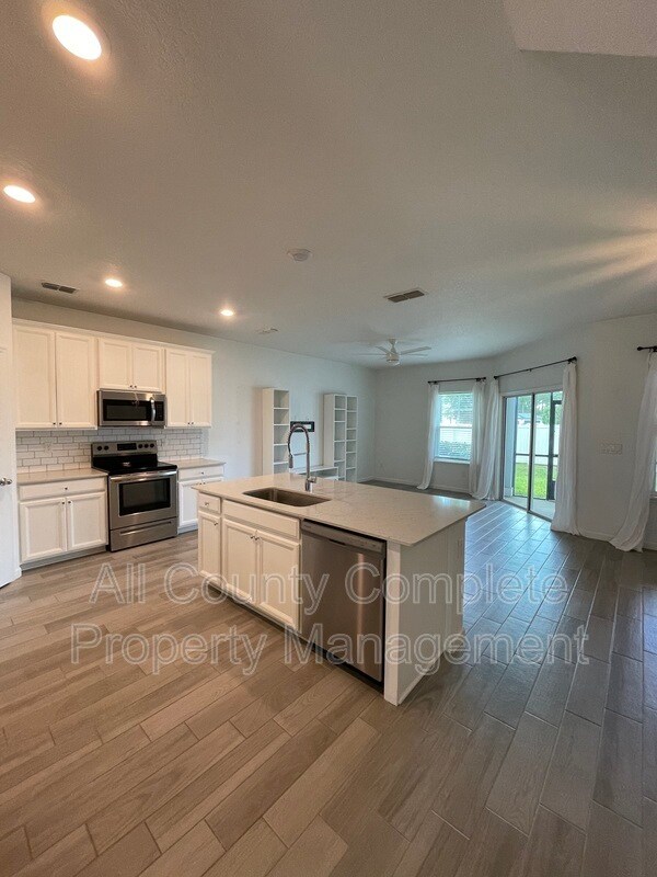 Foto del edificio - 12804 Josslyn Ln