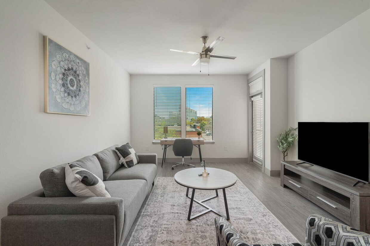 Foto principal - 3109 Douglas Ave