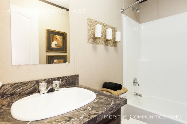 Building Photo - 3 BED 2 FULL BATH RENTAL! AVAILABLE NOW!