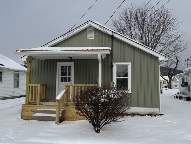 Building Photo - 207 W Mill St