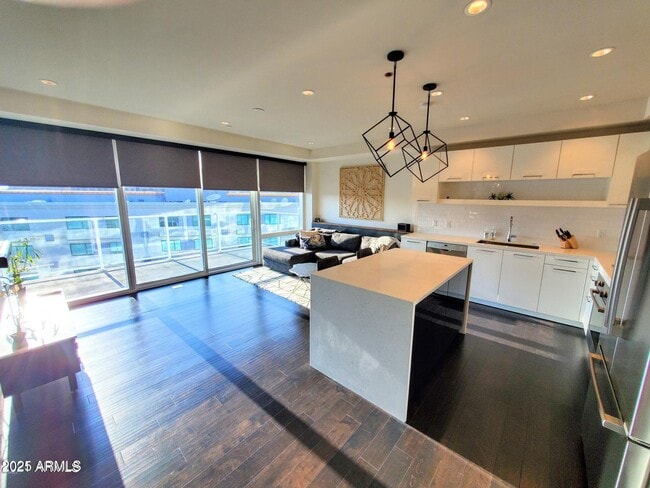 Foto del edificio - 4422 N 75th St