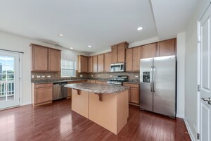 Foto del edificio - 212 N Commerce St