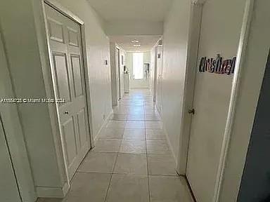 Building Photo - 235 Lakeview Dr