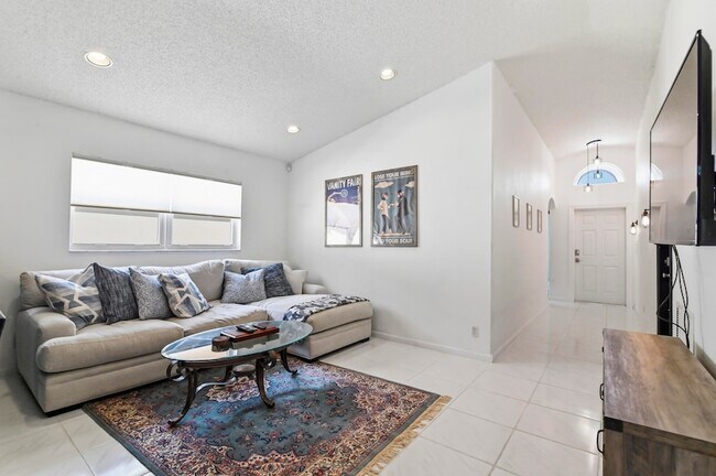 Foto del edificio - 5690 Green Island Dr