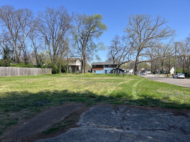 Foto del edificio - "Charming 3-Bed Home on Flamingo Drive – Perfect Nashville Living!" Large Yard! Lawncare is Inclu...
