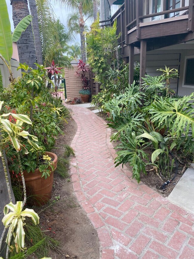 Foto del edificio - LIVE NEAR THE BEACH & MISSION BAY! 2BD/2BA...