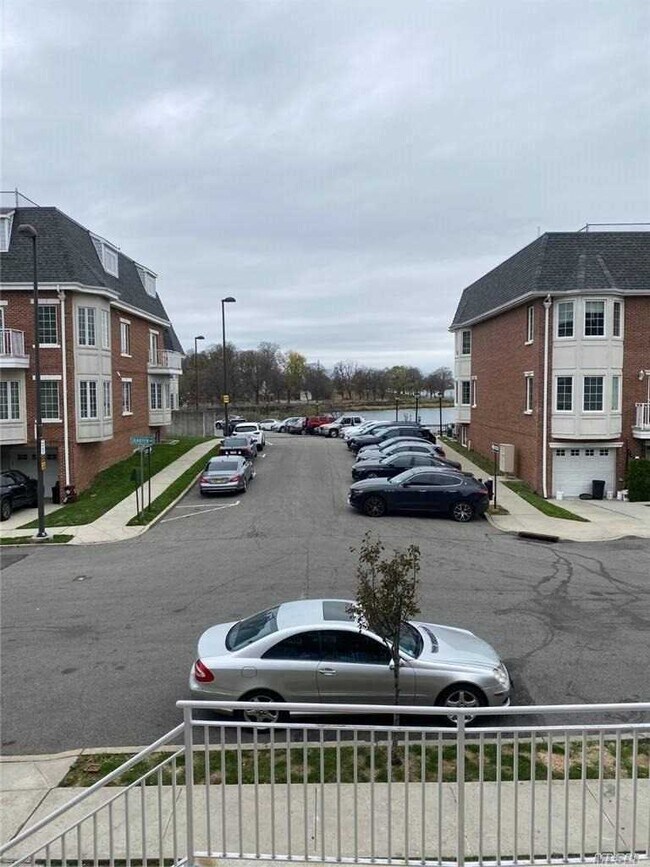 Building Photo - 319-19 Soundview Ln