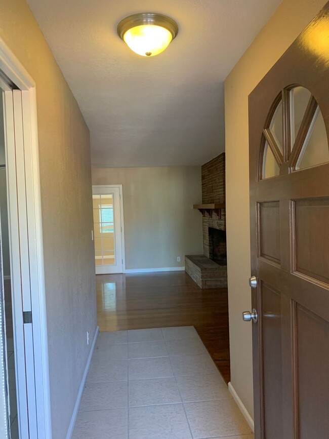 Foto del edificio - 1526 Maplewood Dr