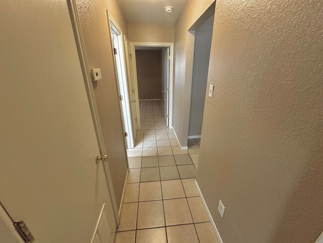 Building Photo - AVAILABLE NOW!