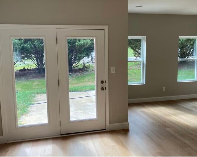 Foto del edificio - 1336 Gatewood Ln