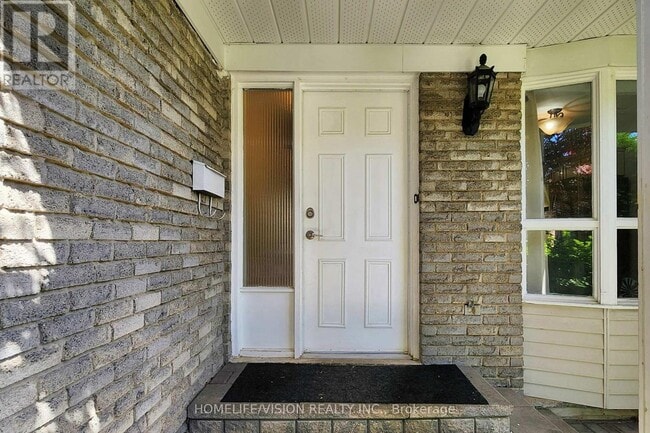 Building Photo - 210 Castle Rock Dr