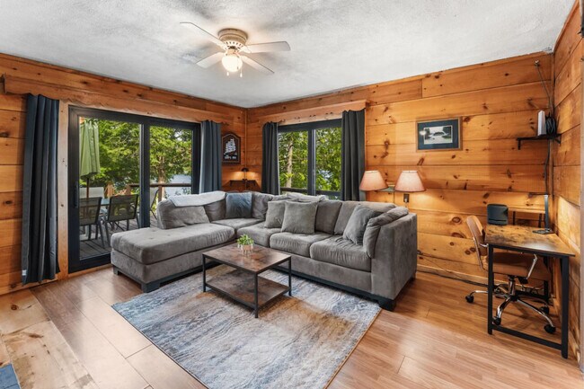 Building Photo - 49 B Silver Birch Ln