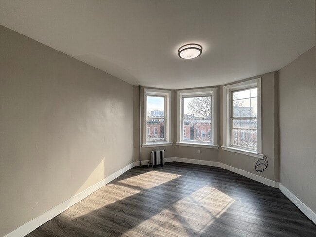 Building Photo - 6000 Monroe Pl