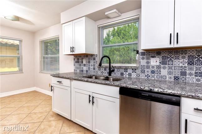 Building Photo - 2 br, 1 bath House - 2135 Greenbriar Blvd