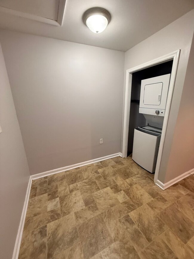 Building Photo - Eagledale - 3 BR home