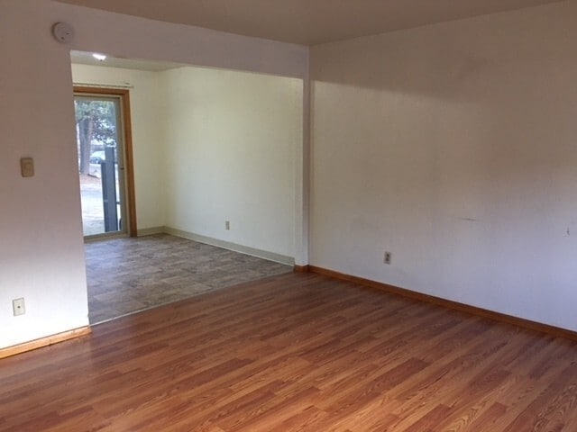 Building Photo - West Side Location