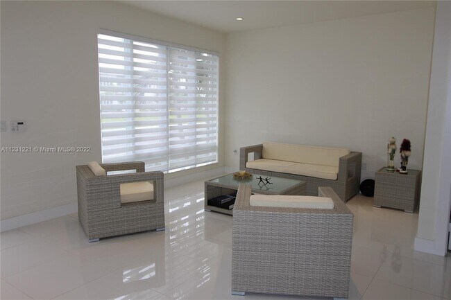 Foto del edificio - 6420 NW 104th Path