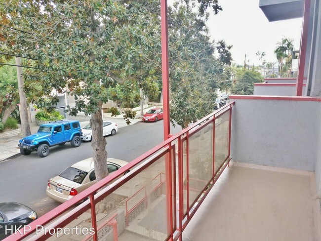 Foto del edificio - 1641 N Poinsettia Pl