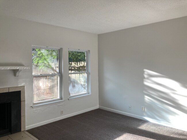 Foto del edificio - 2022 Oak Park Ln