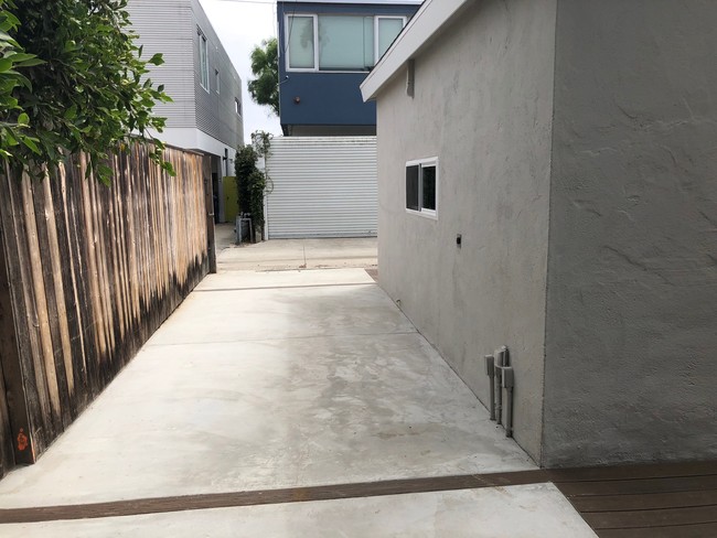 Building Photo - 542 Sunset Ave