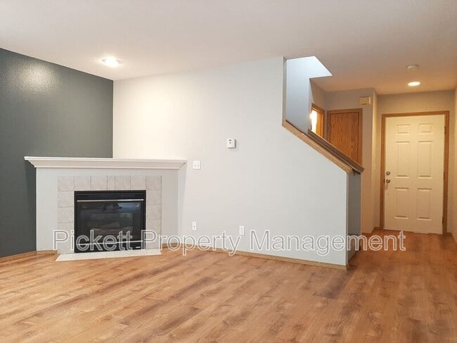 Photo - 6272 Alexis Dr NE House