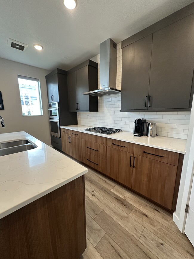 kitchen - 6841 Woods Rose Dr