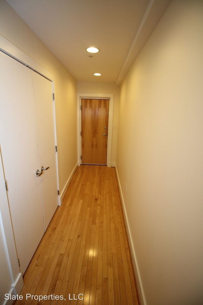 Building Photo - 1520 Independence Ave SE