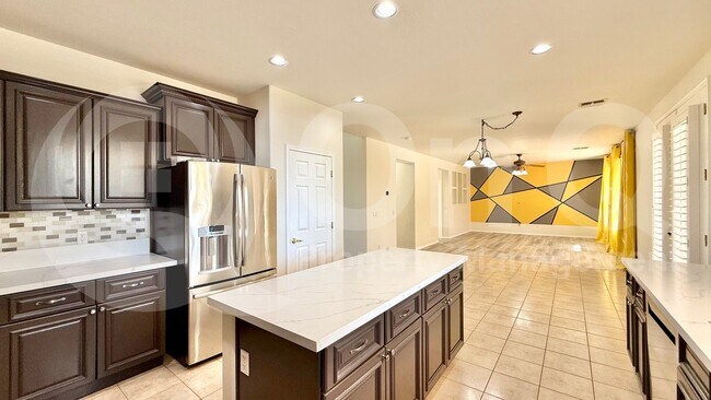 Building Photo - 4043 W Aire Libre Ave